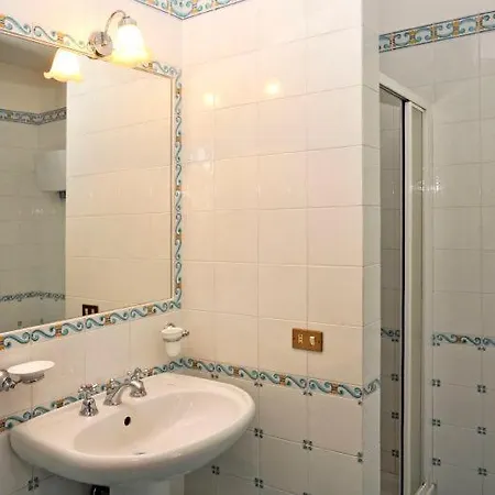 וילה Almone Sleeps 14 טורג'אנו
