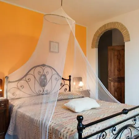 Almone Sleeps 14 וילה