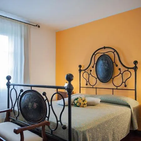 Almone Sleeps 14